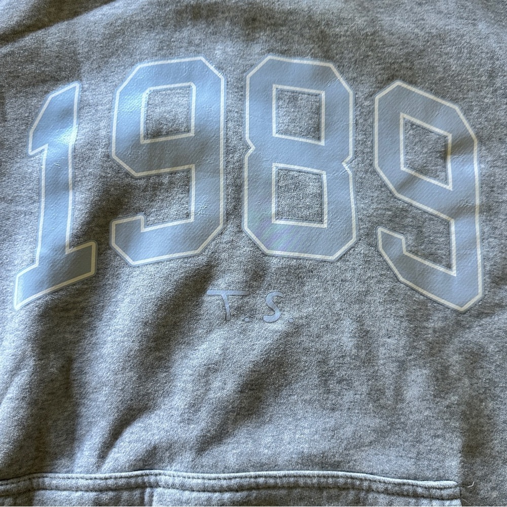 Taylor Swift Eras Tour Gray 1989 Album Gray Hoodie Concert 80’s Medium Casual